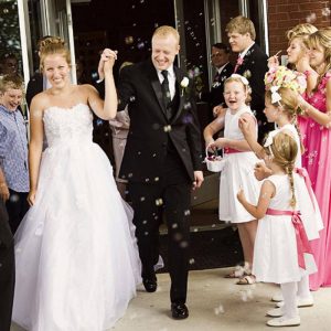 Buborékfújó pisztoly átlátszó műanyagból LED világítással - gyerekeknek, fotózáshoz, esküvőre (BBJ) - Image 5