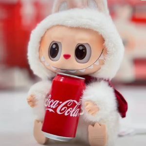 CocaCola Labubu meglepetésdoboz – ikonikus kollaboráció, exkluzív figurával a doboz mélyén! (BBE) - Image 5