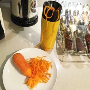 Zöldség spagetti készítő diétázóknak - kézi zöldségszeletelő az egészséges életmódért - egyszerűen használható, biztonságos és könnyen tisztítható (BBM) - Image 5